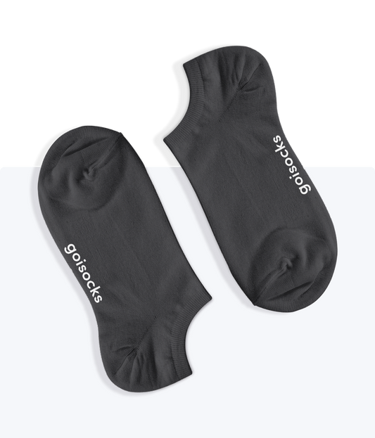 Egy pár egyszínű Jól bevált Fekete Goisocks bokazokni.