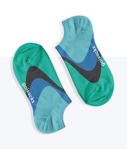 Egy pár Goisocks Bokazokni kék, zöld és fekete hullámos mintával.