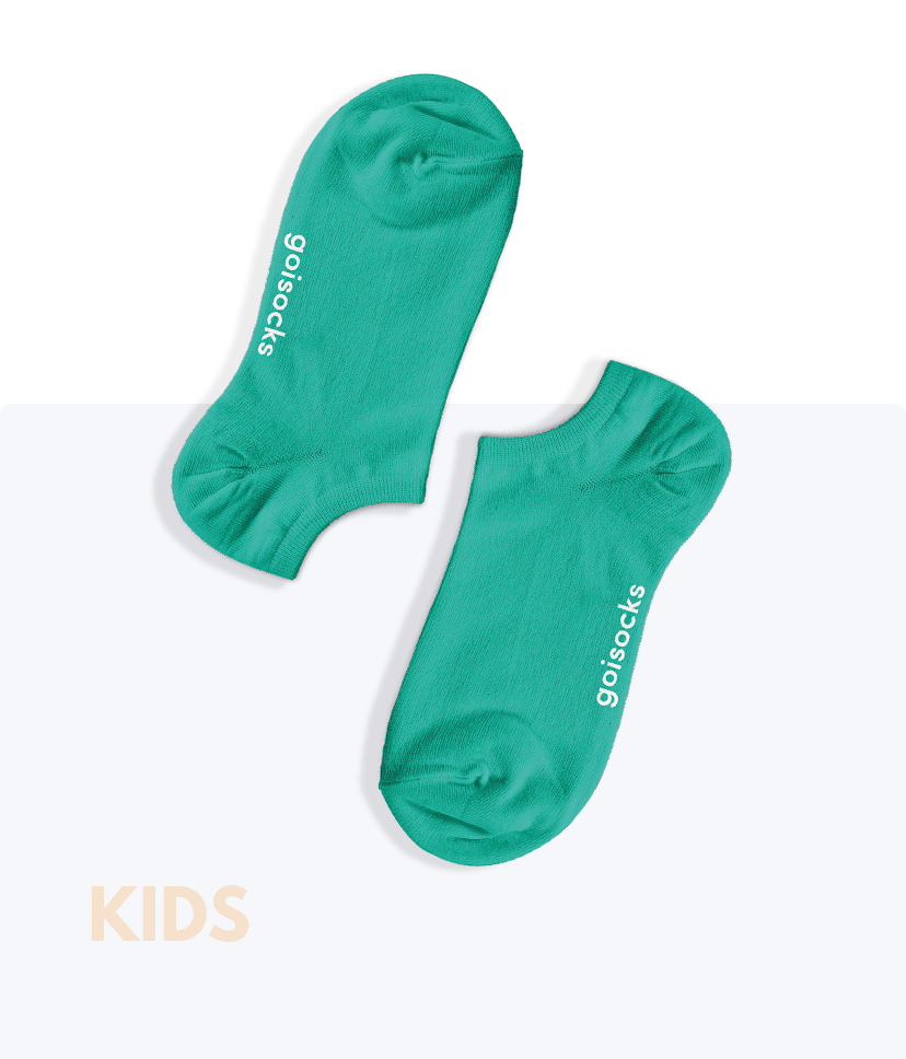 Egy pár egyszínű Páva Zöld Goisocks bokazokni gyerek méretben.
