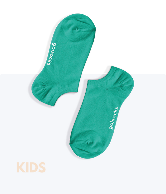 Egy pár egyszínű Páva Zöld Goisocks bokazokni gyerek méretben.