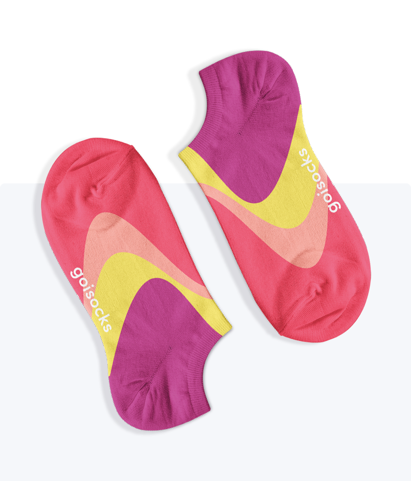 Egy pár Goisocks Bokazokni sárga, rózsaszín és lila hullámos mintával.