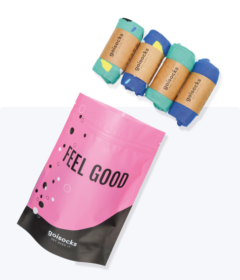 Goisocks Gyerek bokazokni, Csodás kék és Páva Zöld 4 darabos csomag gurigákban és rózsaszín zacskó, Feel Good felirattal.