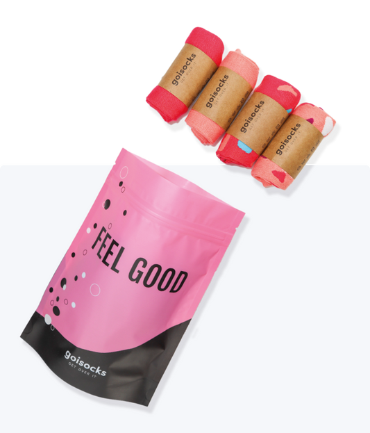 Goisocks Gyerek bokazokni, Málna Rózsaszín és Barackvirág 4 darabos csomag gurigákban és rózsaszín zacskó, Feel Good felirattal.