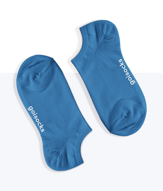 Egy pár egyszínű Csodás Kék Goisocks bokazokni.